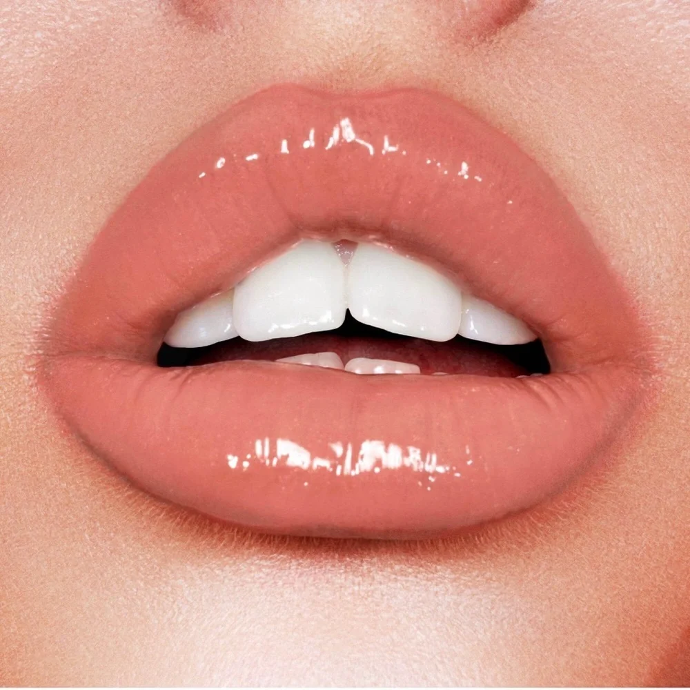Charlotte Tilbury latex Balle Du Soir lip gloss
